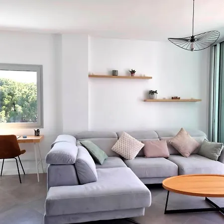 Algaida, Luxury Beachfront Apartamento *